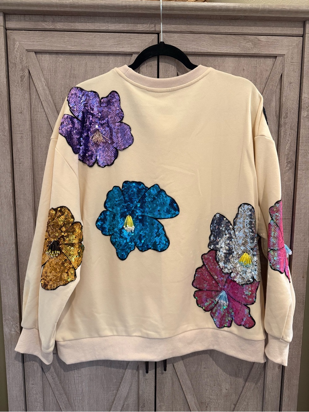 Queen Of Sparkles Women’s Sequin Floral Cream Sweatshirt NWT- Small - Picture 2 of 3